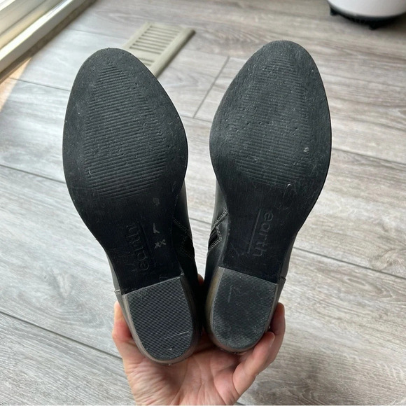 Earth West Riverton Smooth Leather Ankle Bootie  in Oil Green - Picture 7 of 13